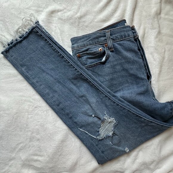 Levi’s Women’s Wedgie Skinny Distressed Jeans Size 32 High Rise Frayed Hem - Picture 1 of 13